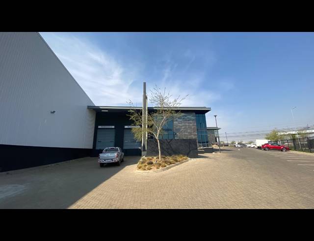 2,596M² WAREHOUSE TO LET IN LOUWLARDIA
